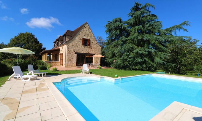 Orliac House | Charming holiday home with private pool set in a beautiful green area