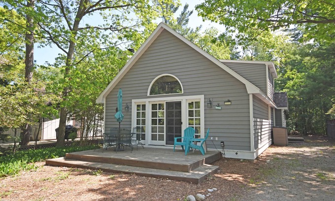 Glen Arbor House | Charming home near the lake with a fireplace, central AC, washer/dryer & grill