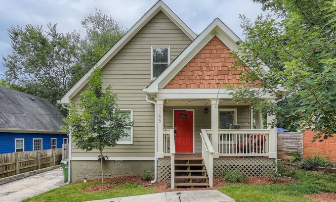 Pittsburgh House | Charming Home w/ Fire Pit - 5 Min to Downtown ATL