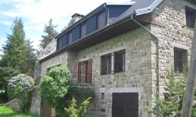 Le Lac-d'Issarles House | Charming house to rent for 15 people at lake issarles ardeche