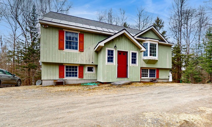 Wilmington House | Charming house, hot tub, shared tennis, ping-pong table, foosball, bbq, w/d