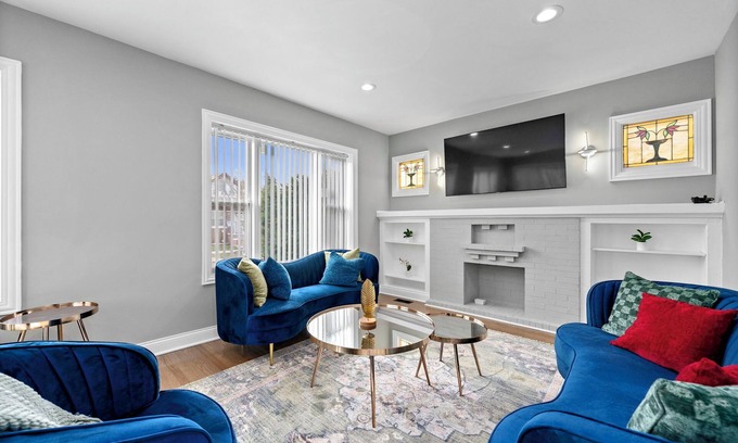 Avalon Park House | Charming house in amazing Chicago with WiFi and AC. Close to many restaurants.