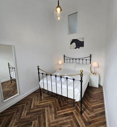 Broadstone Apartment | Charming House in City Centre