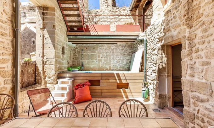 Aubais Other | Charming house in the castle of Aubais (17ème century)
