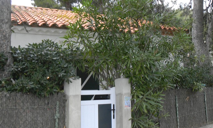 Leucate Villa | Charming house with garden, close to the beach and away from the cliff.