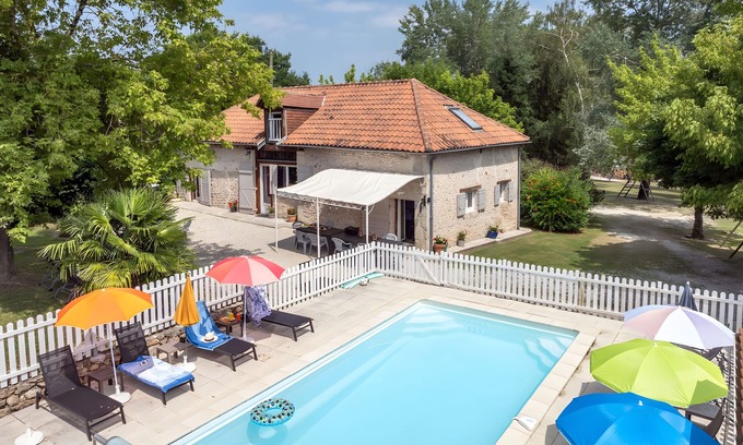 Limeyrat House | Charming House with Private Heated Pool/Enclosed Grounds
