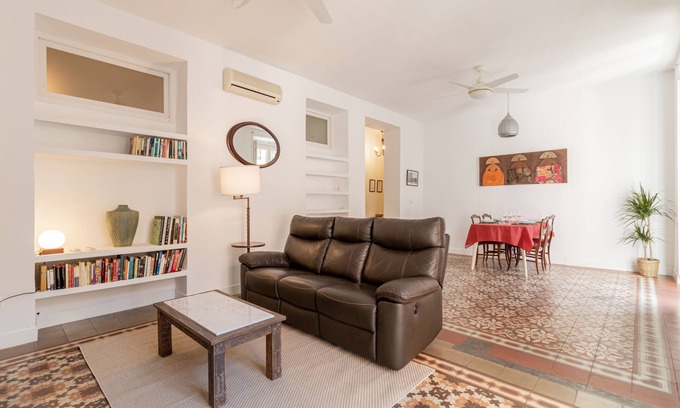 Sol Apartment | Charming in Cuchilleros, next to Plaza Mayor. Beautiful 2-bedroom apartment.
