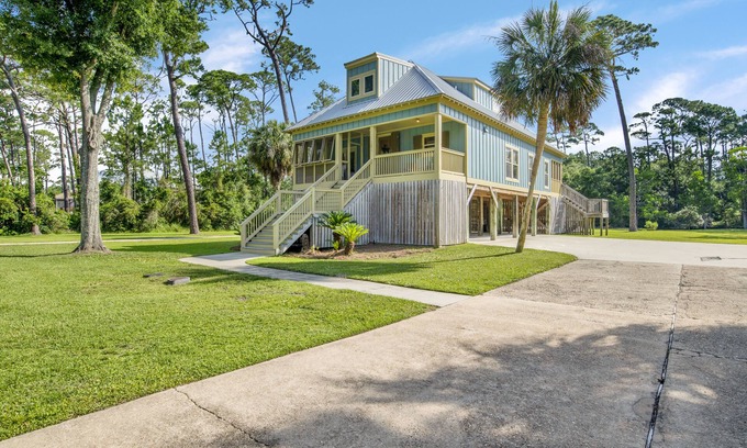 Dauphin Island House | Charming Island House - PRIVATE HEATED POOL! Great for birding!
