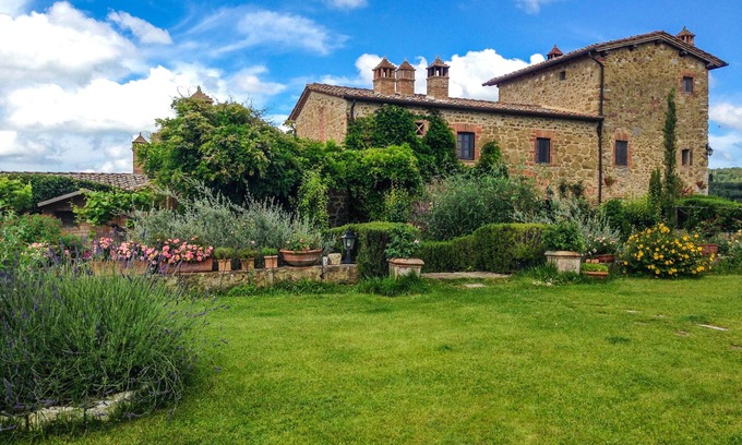 Castelnuovo Berardenga Villa | Charming Tuscany Villa with magical Garden, shared pool, Chianti Area