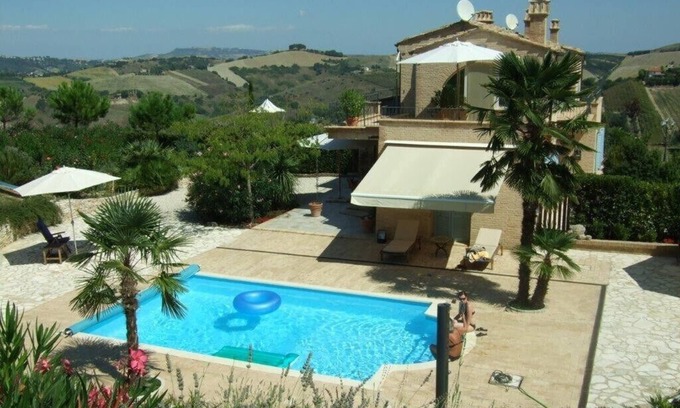 Cossignano Cottage | Charming Italian house with pool and Mediterranean garden