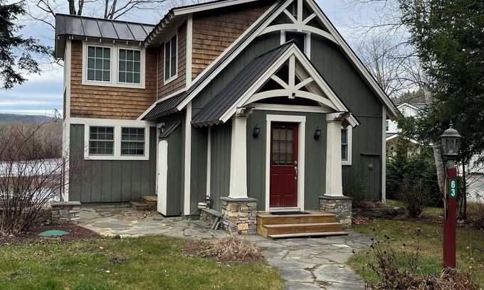 Ludlow House | Charming Lake Rescue Cottage