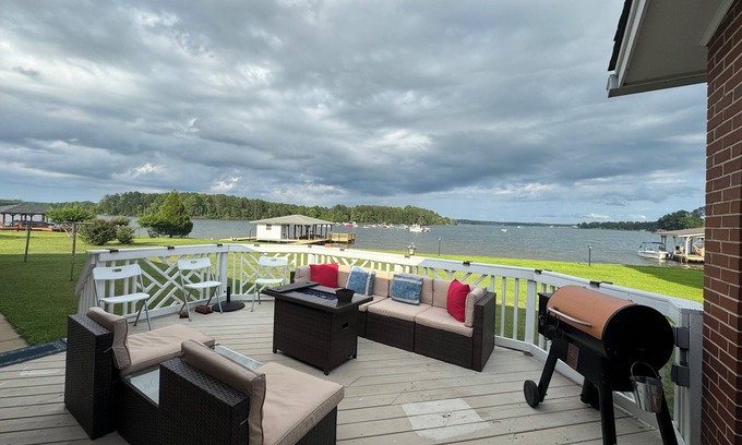 Milledgeville House | Charming Lake Sinclair Retreat