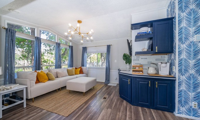 Kissimmee Cottage | *Charming Lakeview Cottage 4 Miles From Disney*