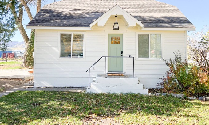 Paradise House | Charming little Paradise home in Cache Valley south end of Hyrum and Logan!