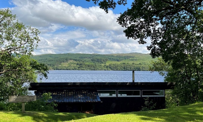 Taynuilt Cabin | Charming loch side log cabin with hot tub & stunning views across loch