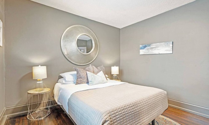 Kansas City Apartment | Charming long stay with city views