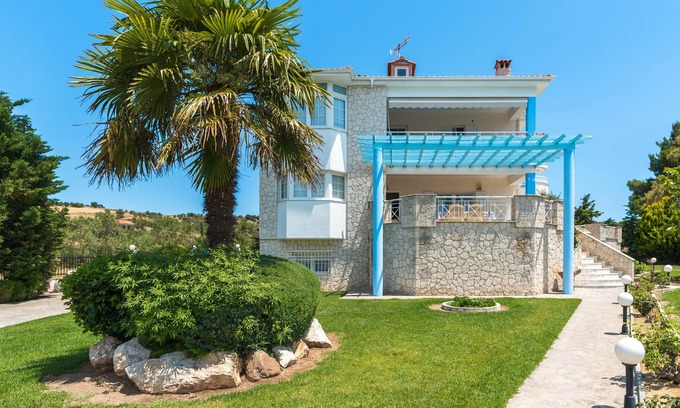 Nikita Villa | Charming luxury villa for 16 people