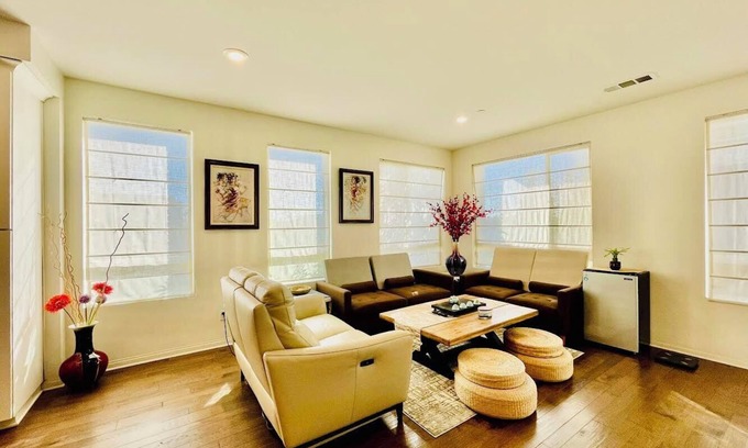 Covina House | Charming & Modern 3B 2.5BA Home with Warm Decor