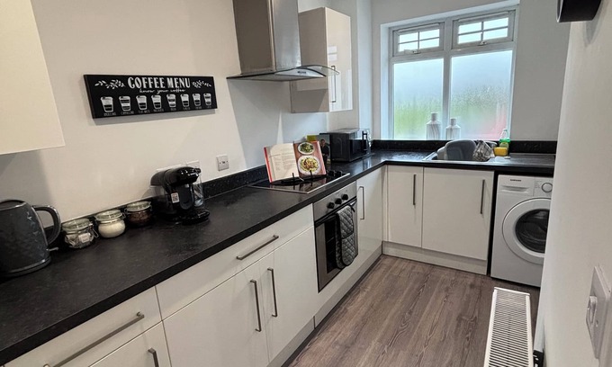 Hull Apartment | Charming modern one bedroom apartment complex