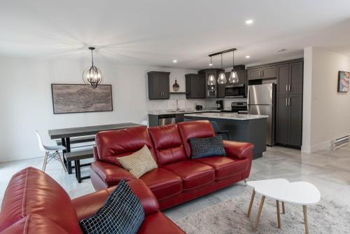 Riverview House | Charming, modern, luxury house with garage