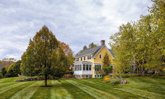 Weston House | Charming mountain retreat with pool, fire pit, glamping loft, and endless views