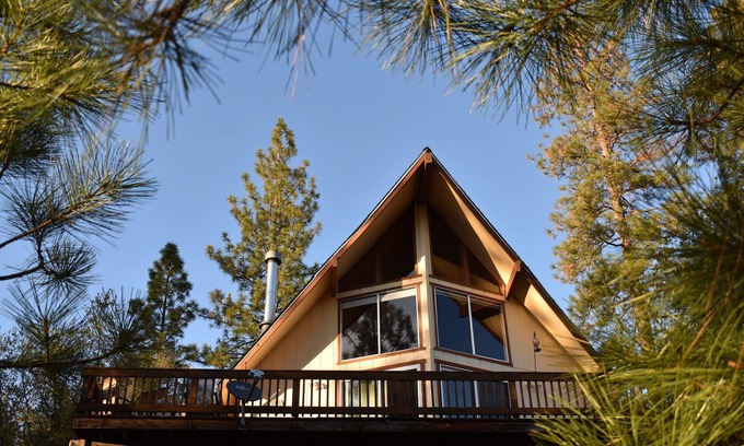 Groveland Cabin | Charming Mountain View Cabin Near Yosemite and Pine Mountain Lake
