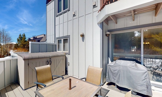 Mountain House House | Charming mountainside townhome with fireplace & washer/dryer