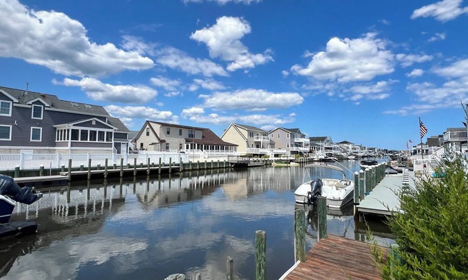 Leeds Point House | CHARMING NEWLY RENOVATED 4-BEDROOM HOUSE ON LAGOON IN BEACH HAVEN WEST