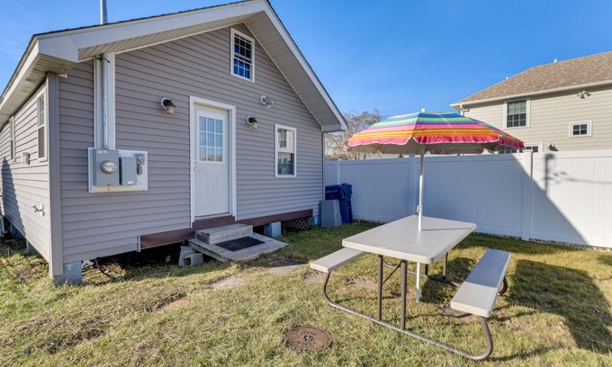 Old Lyme Cottage | Charming Old Lyme Cottage, Steps to Private Beach!