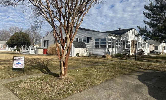 Cape May House | Charming Pet Friendly Quad - Village Green