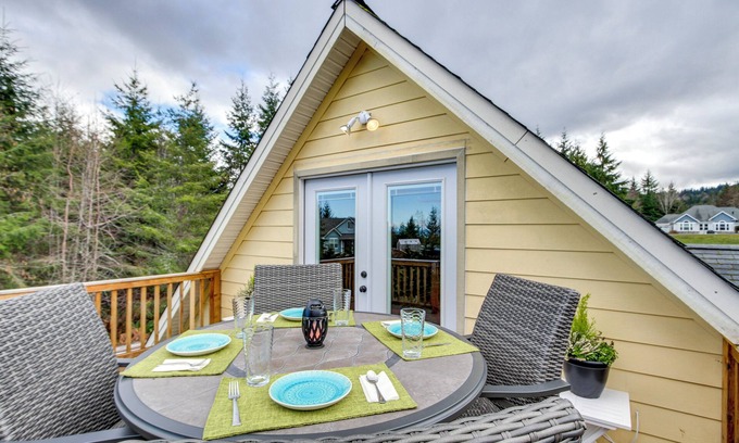 Port Angeles Apartment | Charming Port Angeles Studio w/Deck & Views!