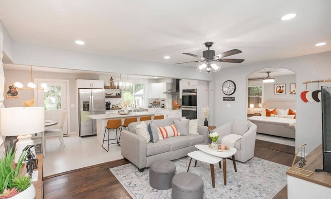 Donelson Apartment | * Charming & Pristine * Renovated 3BR * Near DT!
