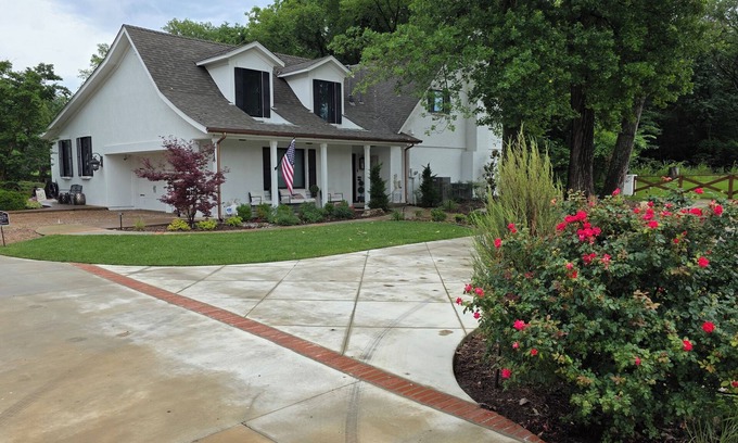 Broken Arrow House | Charming, Private 3-bedroom house in awesome Broken Arrow 31-Day minimum stay