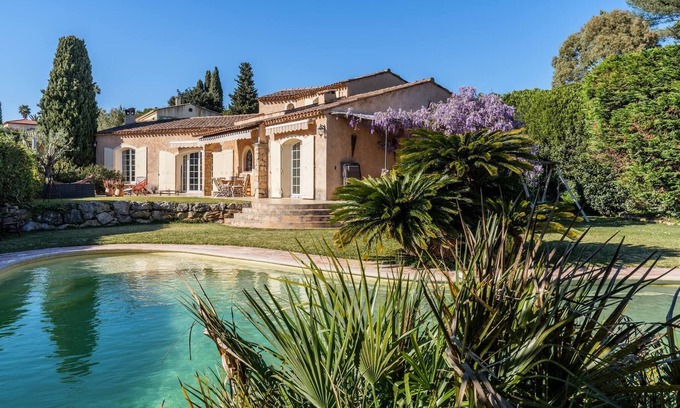 Antibes Ski Chalet | Charming provençal family house with swimming pool