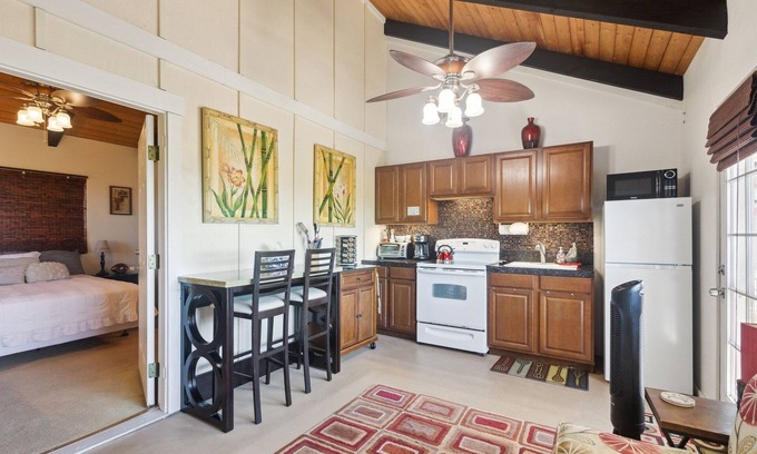 Kalaoa House | Charming Pu'ukala Sunset - Near Hiking And Golf 1 Bedroom Home by RedAwning