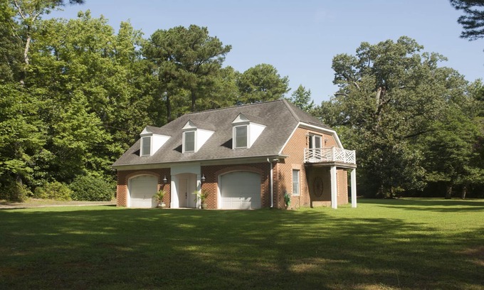 Ware House | Charming Quiet Retreat on North River in Historic Gloucester, Virginia