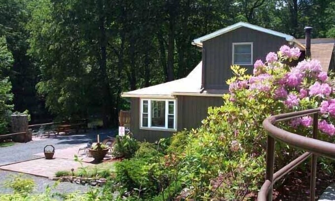 Bedford Cottage | Charming, quiet, riverfront, scenic, private