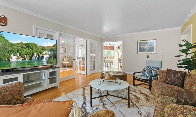 Valle Lindo House | Charming Retreat on Pomona: Your Ideal Getaway Awaits in Cozy Comfort #41679