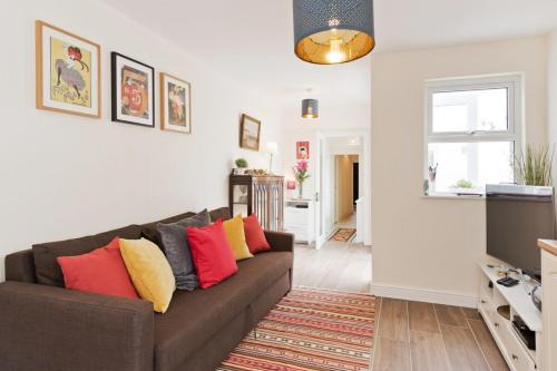 Drumcondra Apartment | Charming Riverside Apartment - Minutes from City