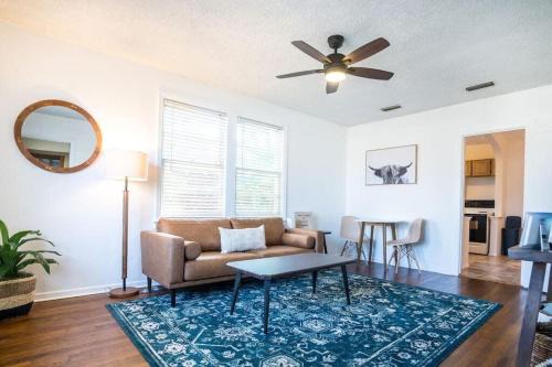 Riverside Apartment | Charming Riverside Retreat 1 1 - Near 5 Points #3