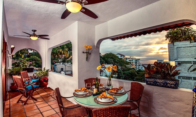 Romantic Zone Condo | Charming Romantica Zone condo-ocean and mountain views-minutes from the beach!