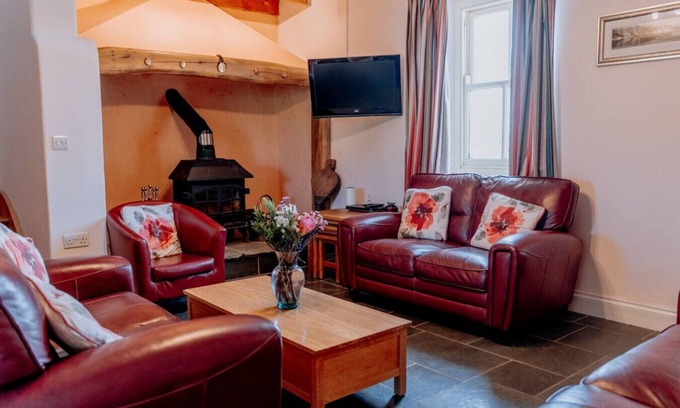 Narberth House | Charming Rural Escape | Hot Tub | Play Room |BBQ