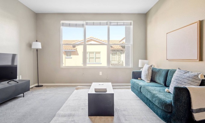 San Jose Apartment | Charming Santana Row 2BR w/Gym & Pool, nr highways, by Blueground