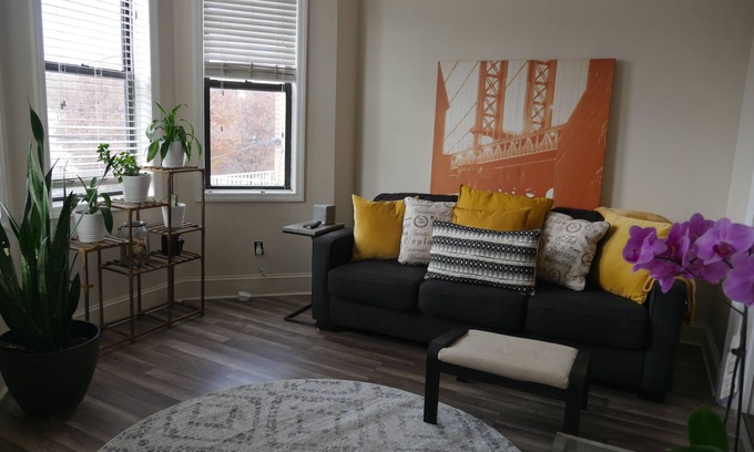 Greenville House | Charming second-floor apartment in Jersey City, close to Manhattan!