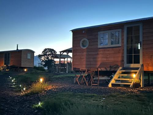 Chittlehampton House | Charming shepherds hut with hottub