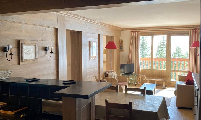 Val-d'Isere Apartment | Charming Ski-In/Ski-Out Apt at Chatelard, Val d'Isère – Sleeps 6, Sunlit, with Parking