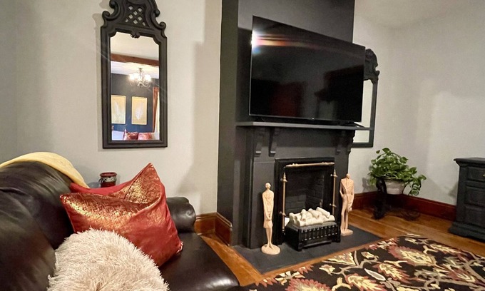 Sandusky Apartment | Charming & Spacious~ 4 Bedroom~ Downtown