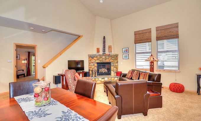 Truckee House | Charming, spacious retreat nestled in Winter Creek, close to Truckee’s best!