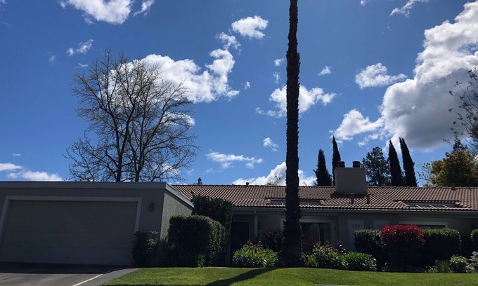 St. Helena House | Charming St Helena- Walk to Town