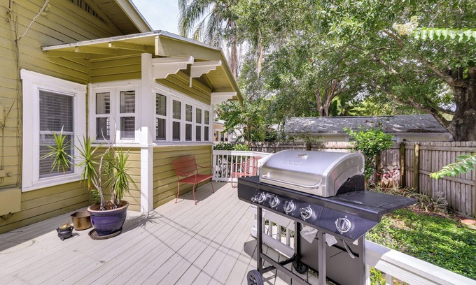 Historic Old Northeast Cottage | Charming St Petersburg Bungalow 2 Mi to Downtown!